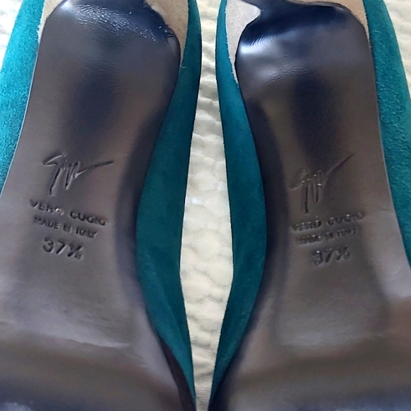 Giuseppe Zanotti Suede Platform Pumps - Picture 7 of 15